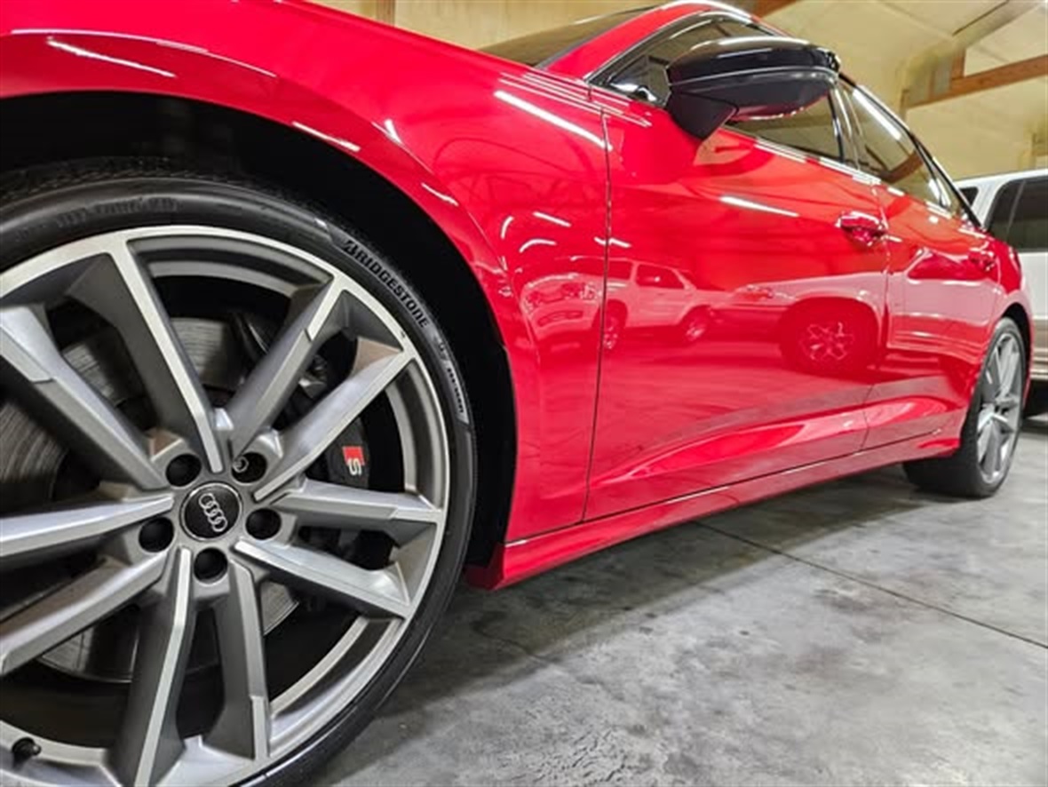 Audi S6 wheel close-up and side gloss